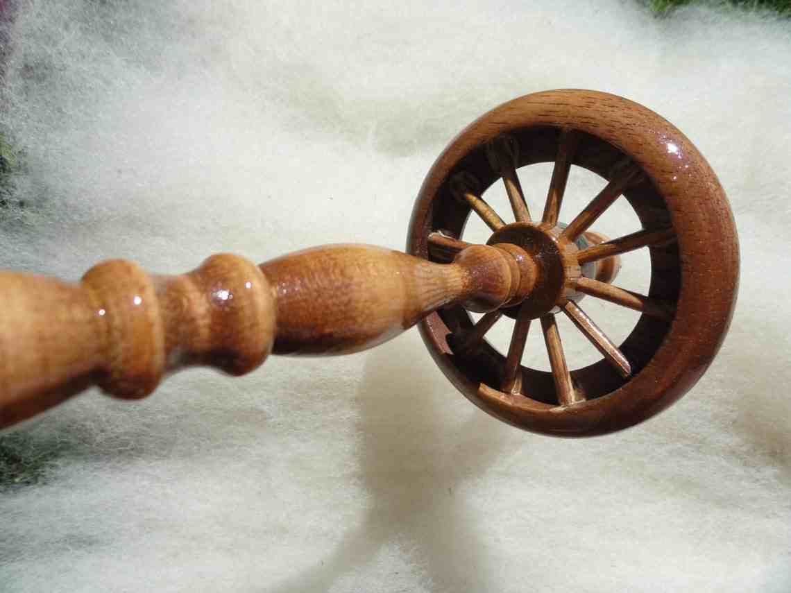 Wool hand spinning kit - Hand made wood drop spindle and heritage wool rovings (4 shades)